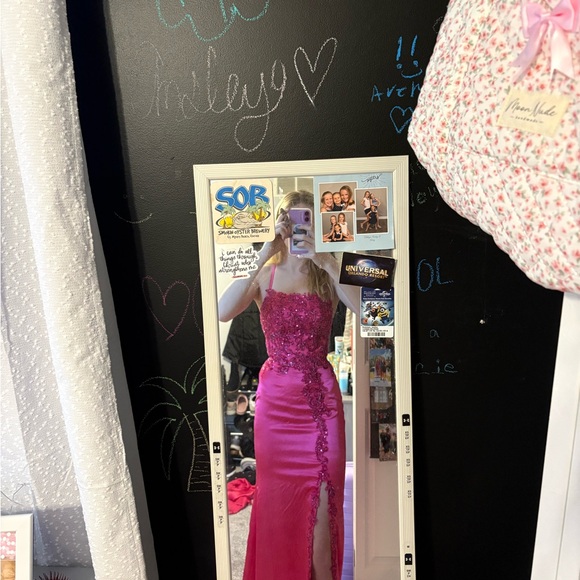 Elegant Pink Gown with Intricate Embroidery - Picture 4 of 4